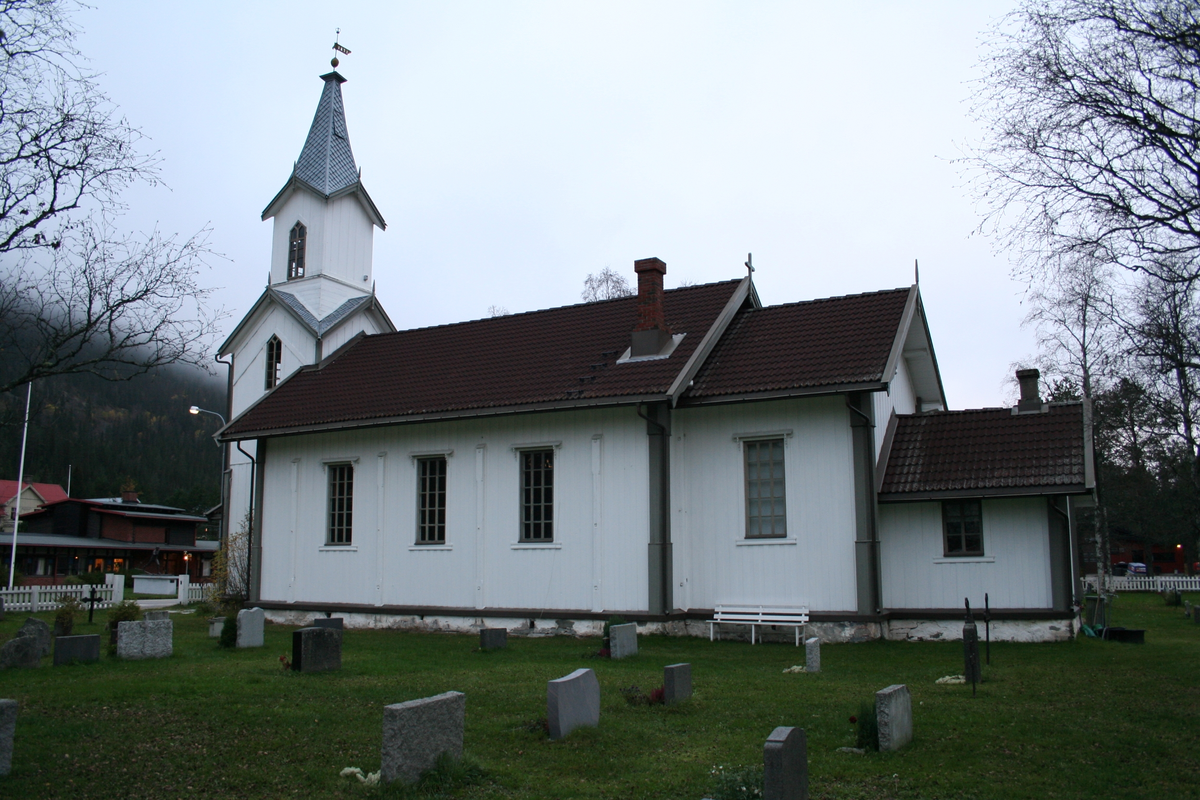 Trekirke oppført i 1873.