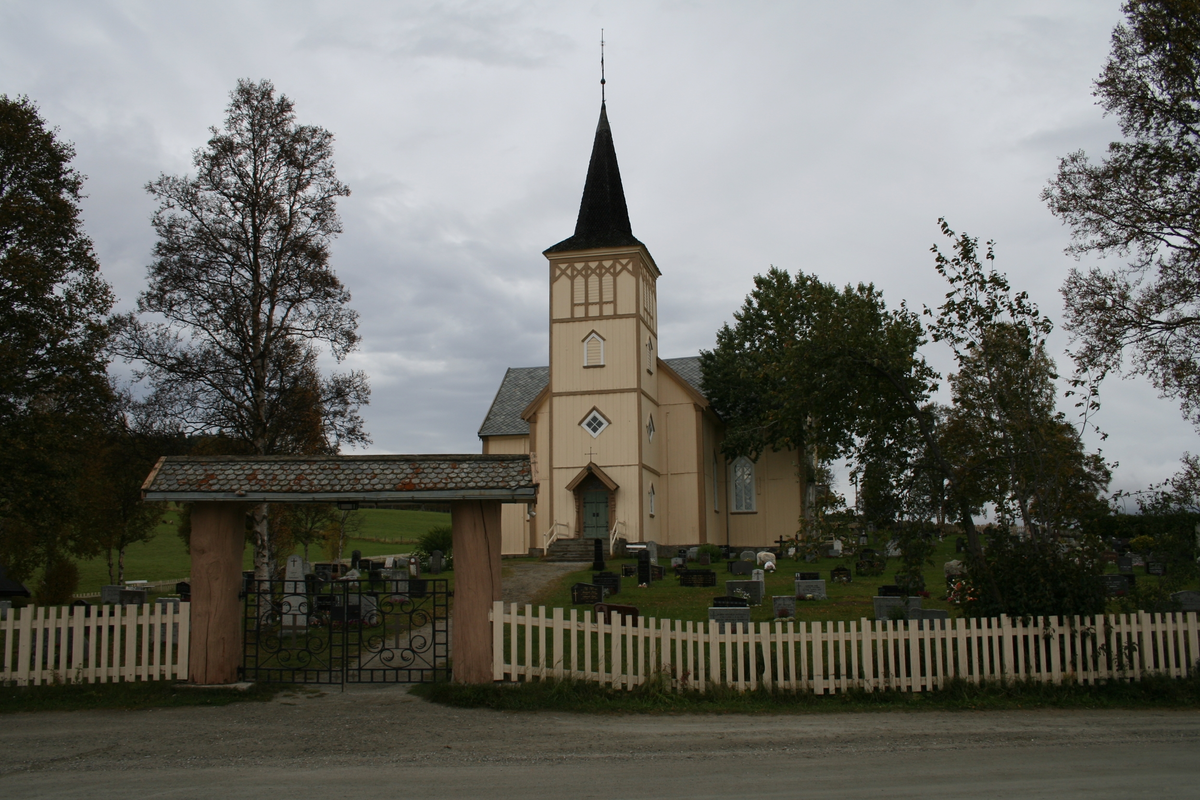 Trekirke oppført i 1862.