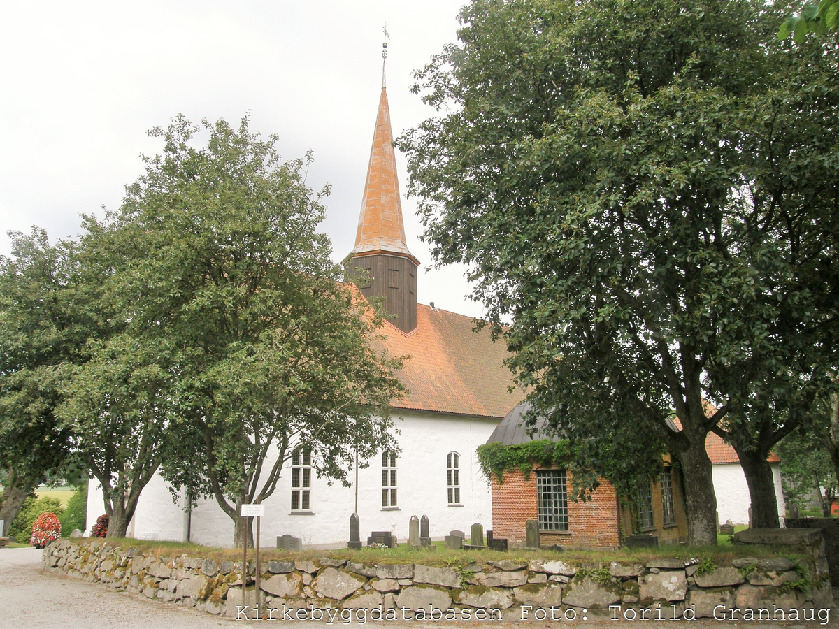 Steinkirke fra middelalderen, oppført ca år 1100.
