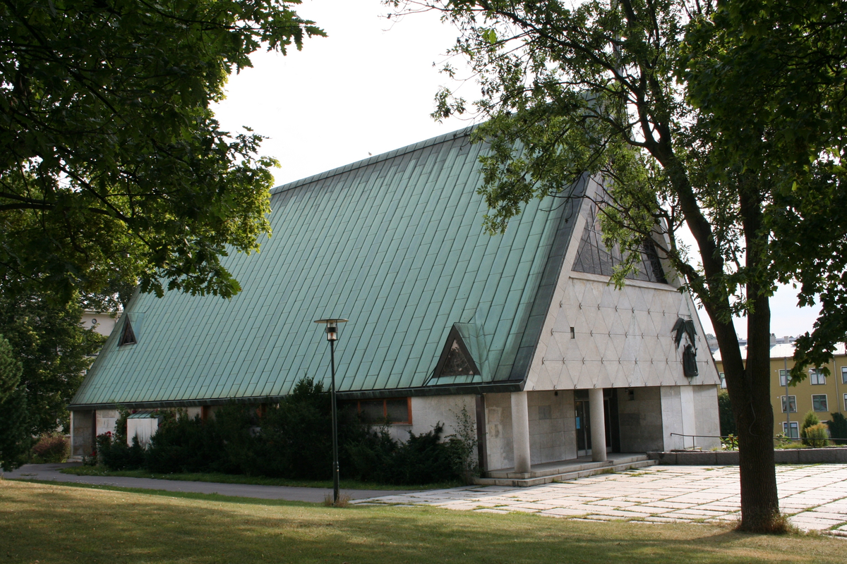 Mur/steinkirke oppført i 1958.