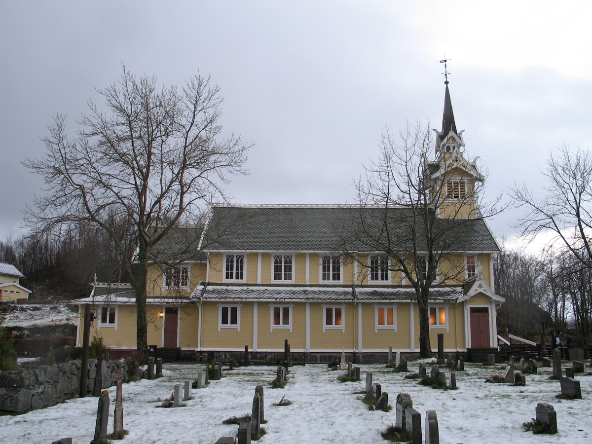 Trekirke oppført i 1897.