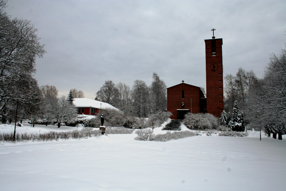 Mur/steinkirke oppført i 1938.