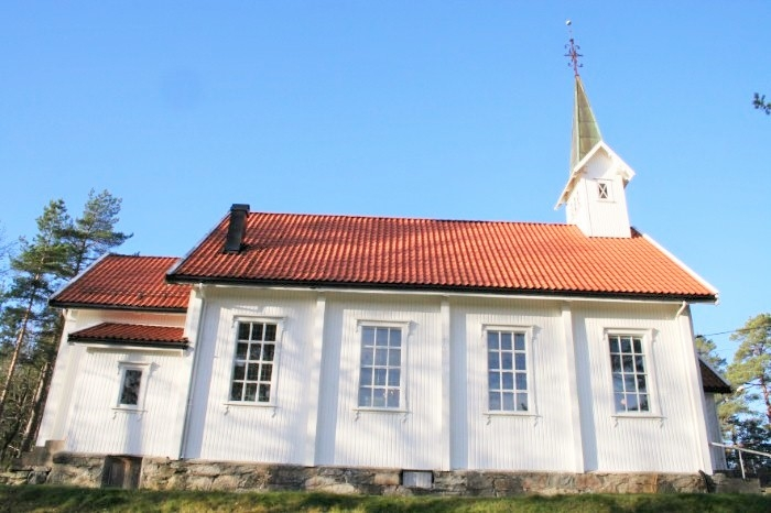Trekirke oppført i 1892.