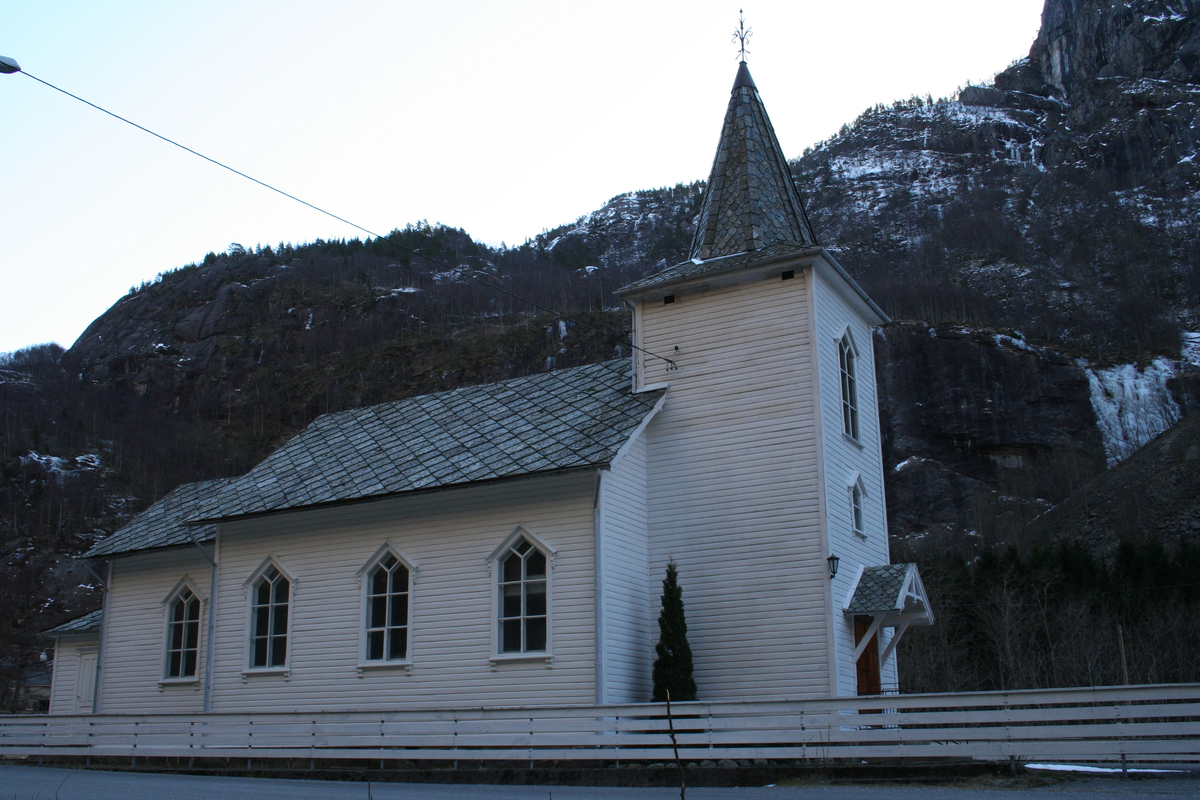 Trekirke oppført i 1913.