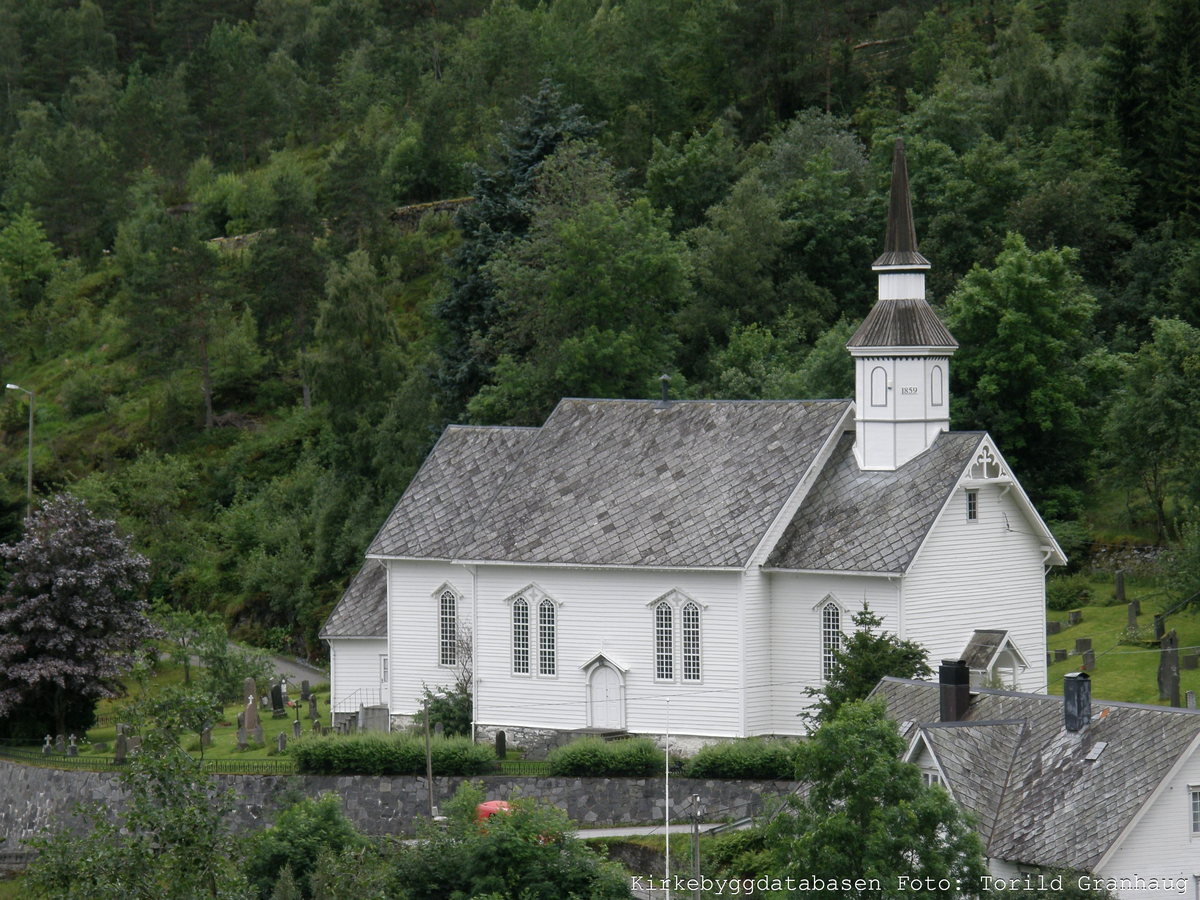 Trekirke oppført i 1859.