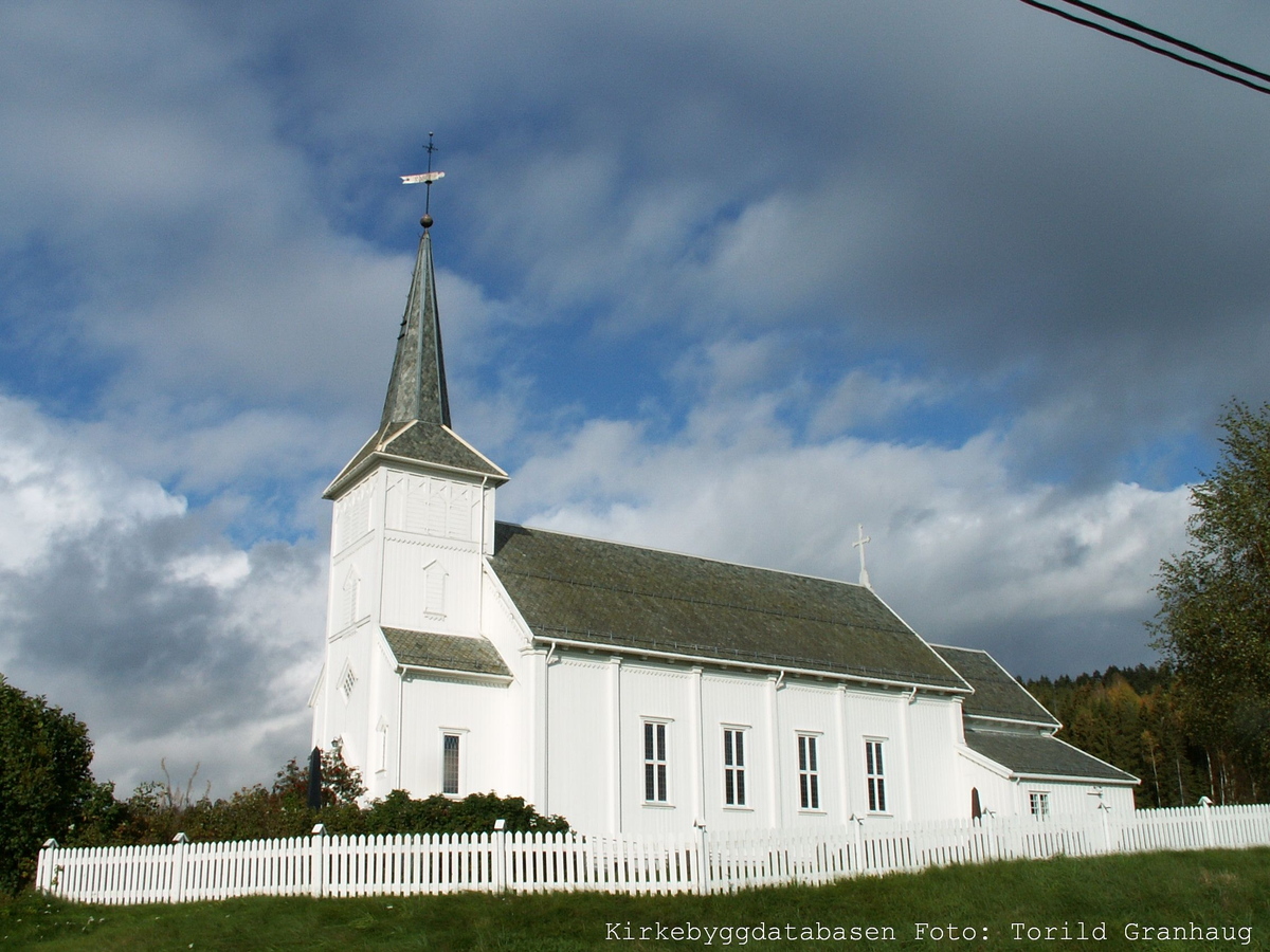 Trekirke oppført i 1863.