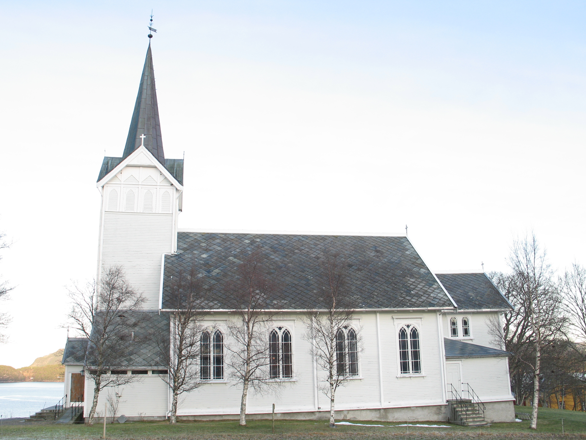 Trekirke oppført i 1893.