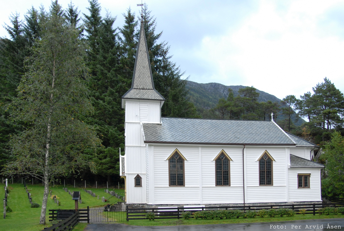 Trekirke oppført i 1904.