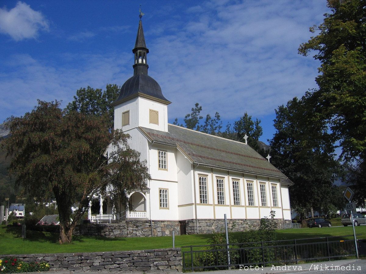 Trekirke oppført i 1864.