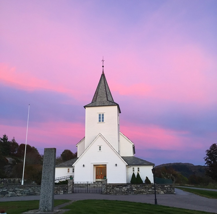 Trekirke oppført i 1881.