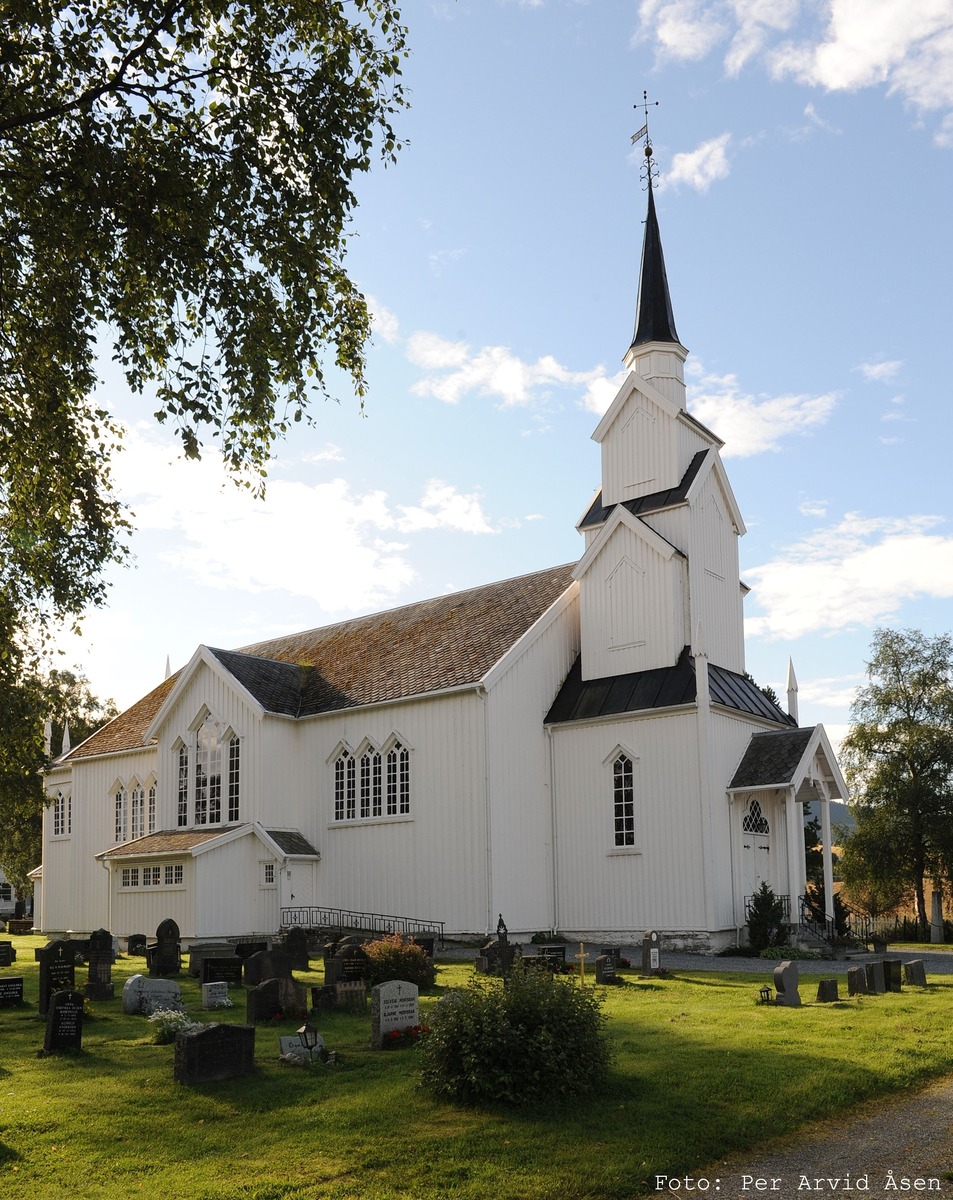 Trekirke oppført i 1857.