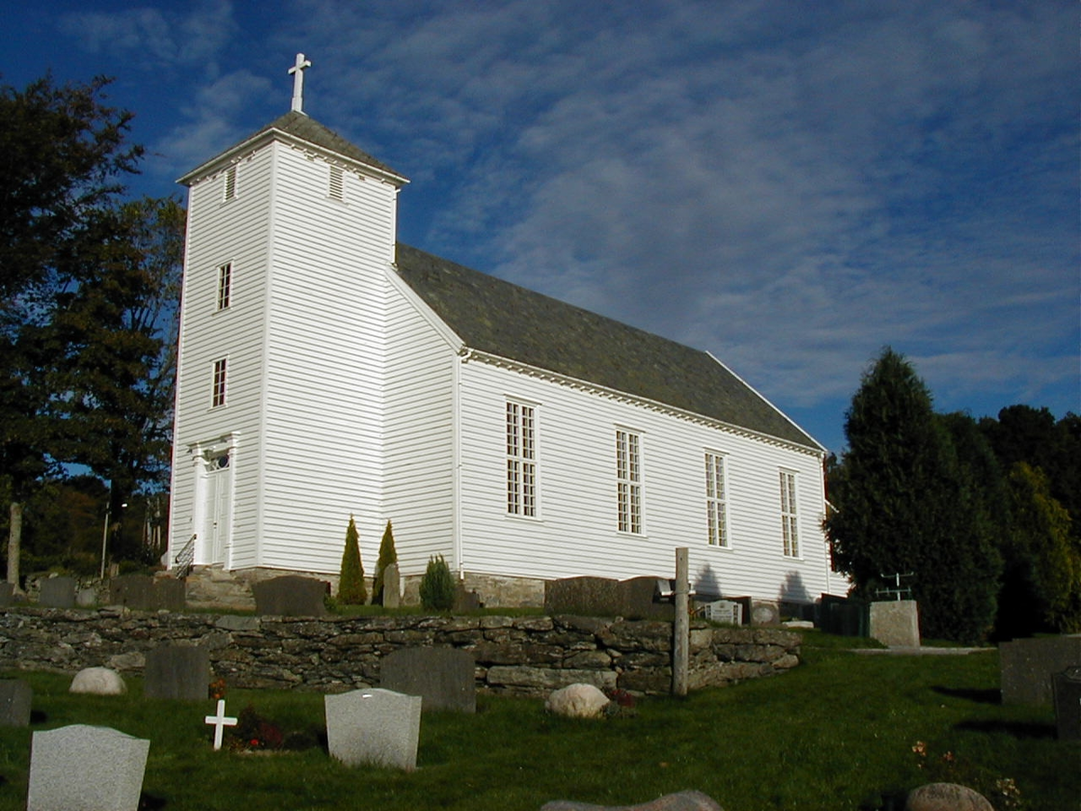 Trekirke oppført i 1852.