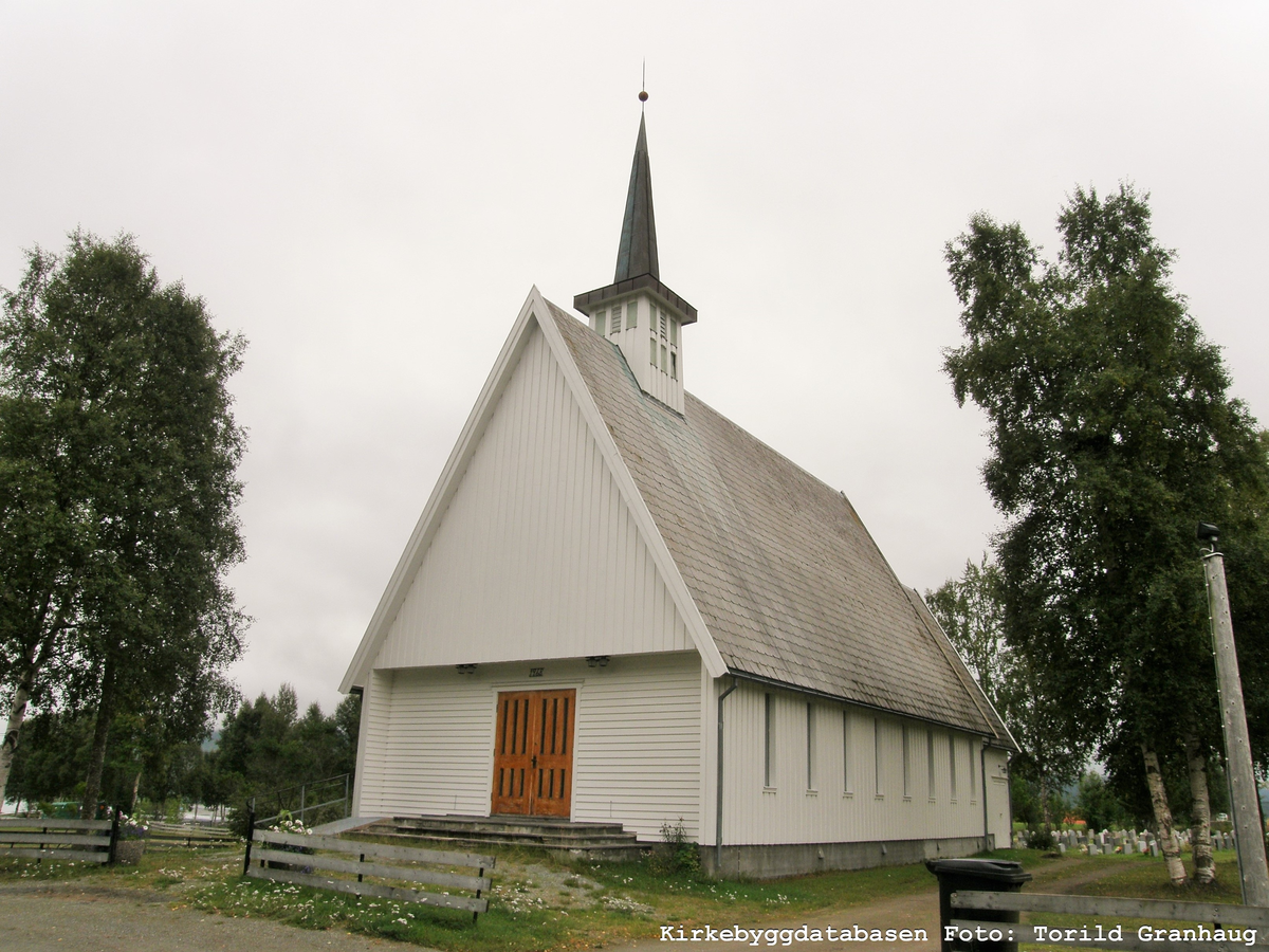 Trekirke oppført i 1968.
