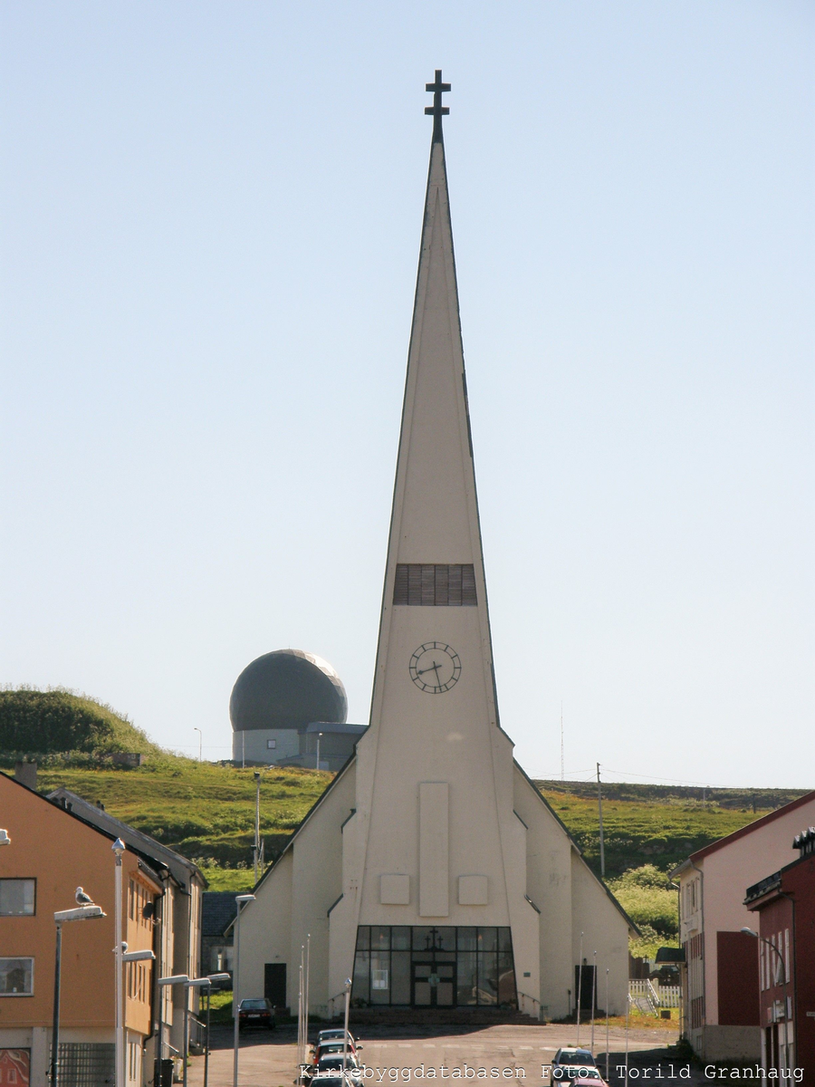 Mur/steinkirke oppført i 1958.