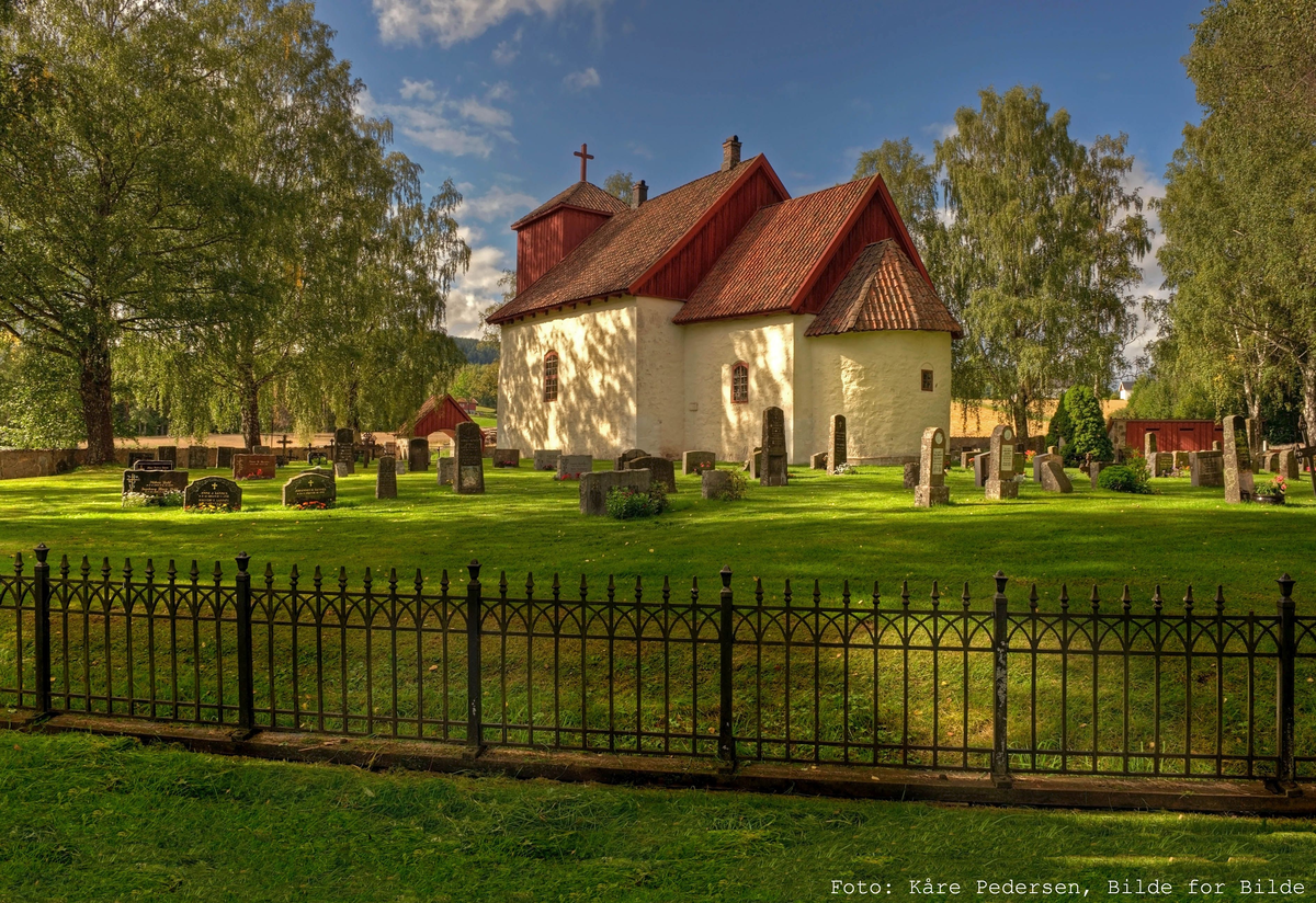 Steinkirke fra middelalderen, oppført ca år 1100.