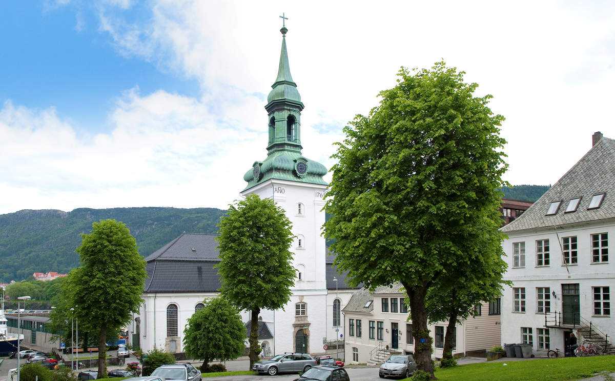 Mur/steinkirke oppført i 1763.