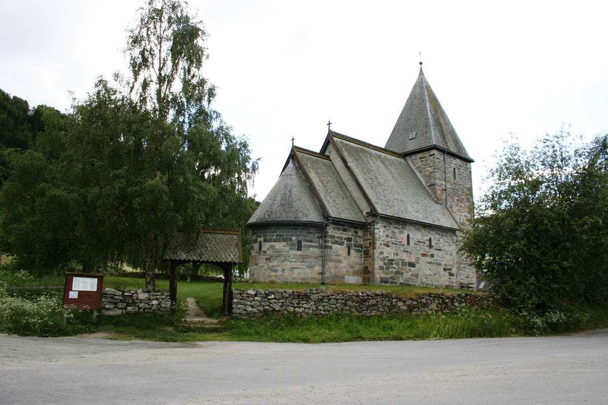 Steinkirke fra middelalderen, oppført ca år 1170.