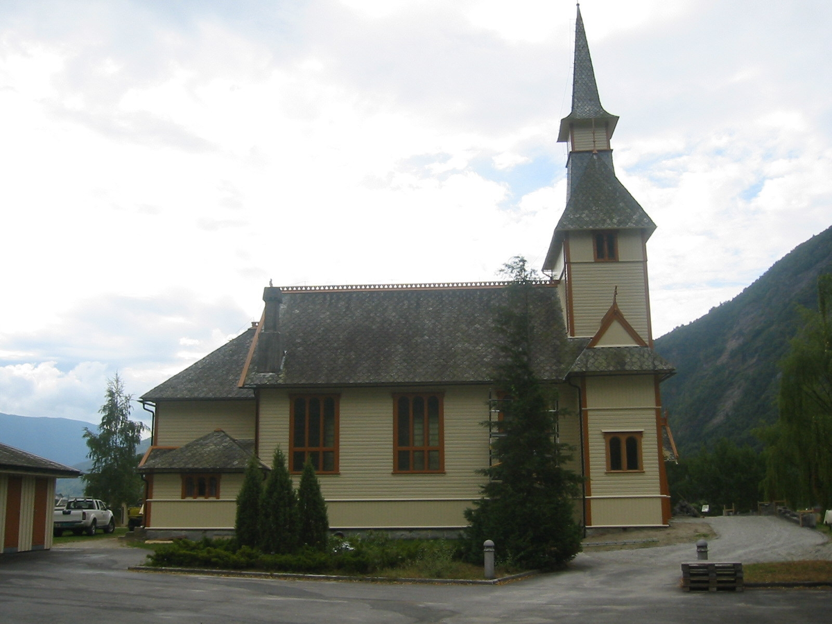 Trekirke oppført i 1907.