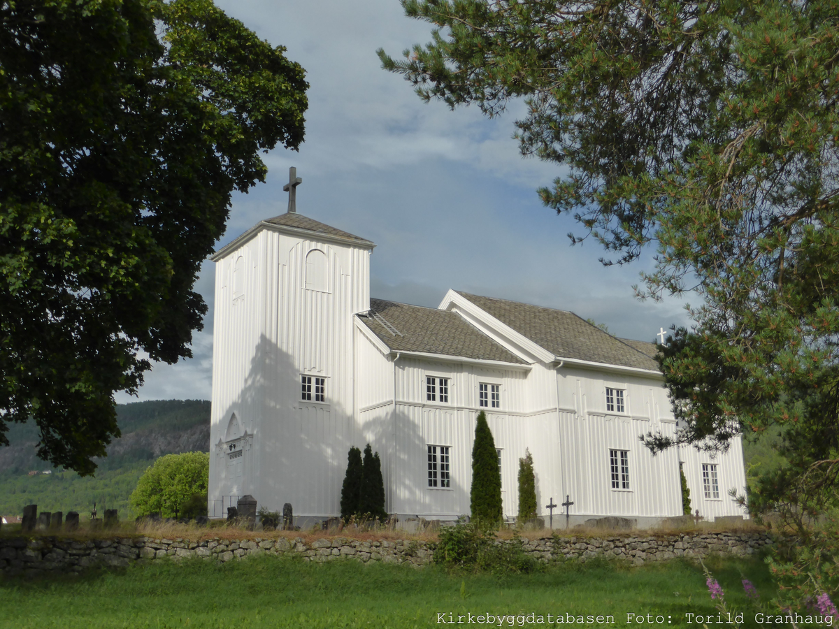 Trekirke oppført i 1843.