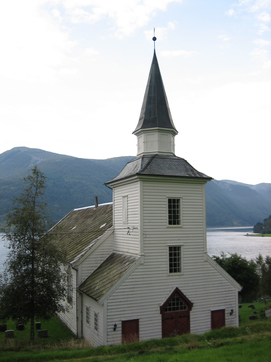 Trekirke oppført i 1862.