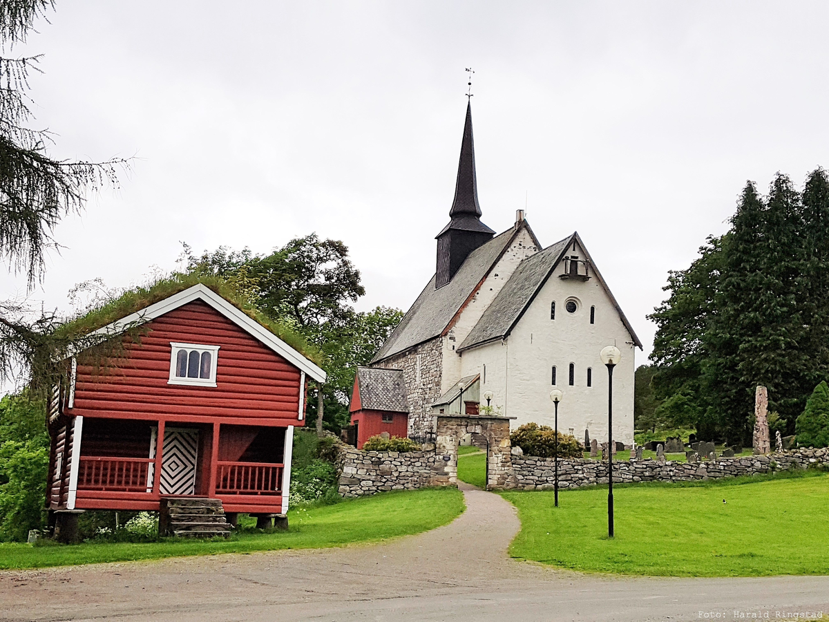 Steinkirke fra middelalderen, oppført ca år 1200.
