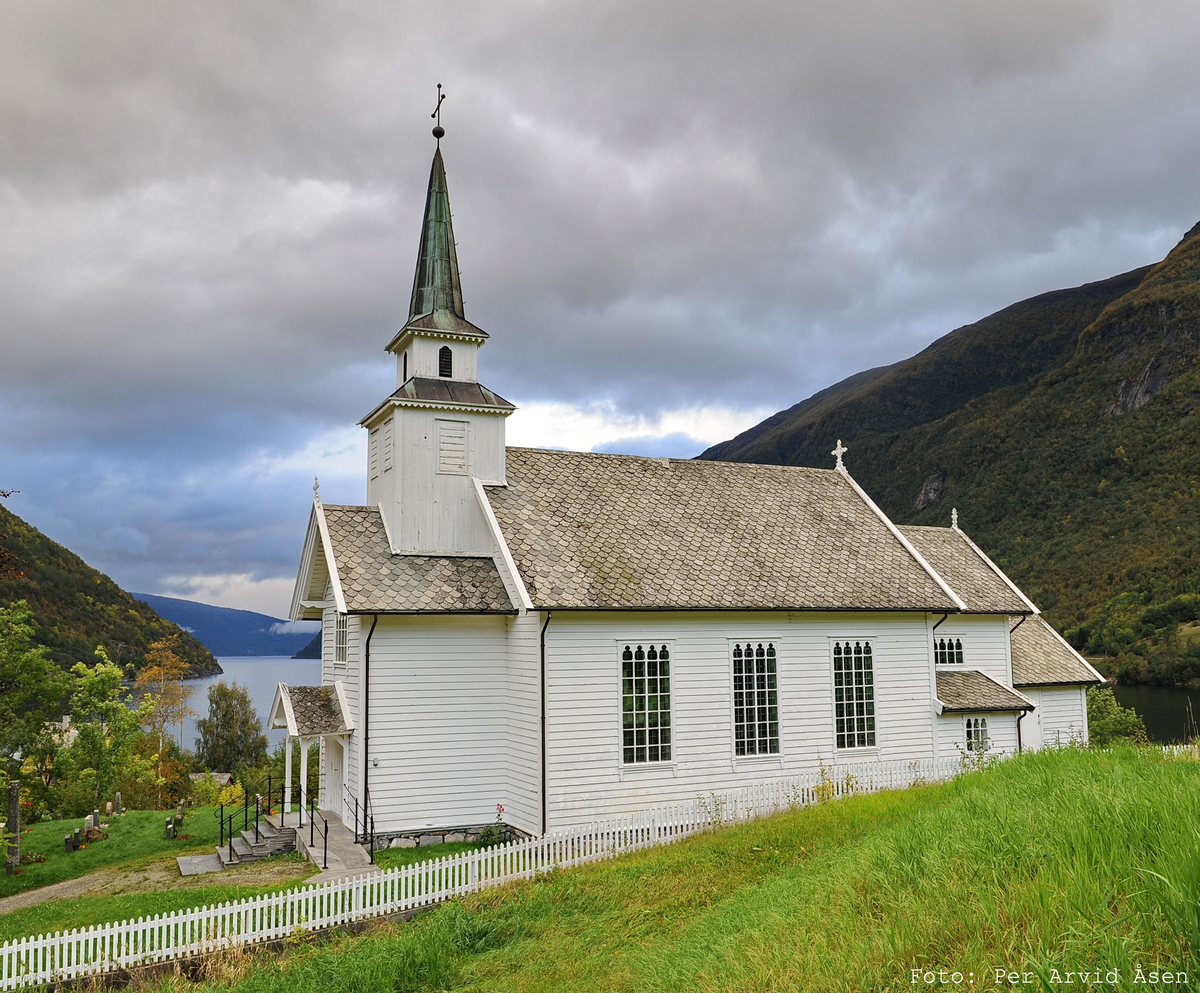 Trekirke oppført i 1645.