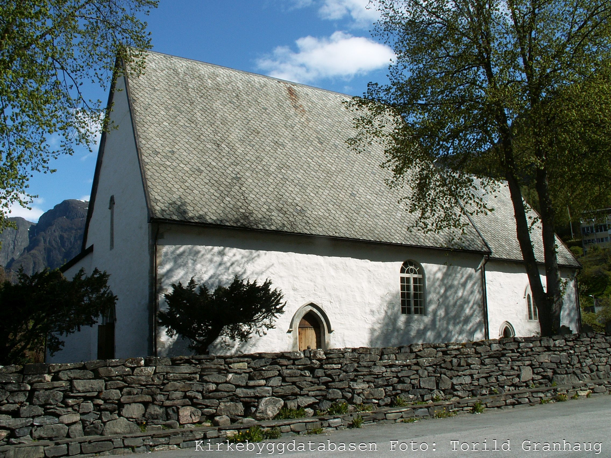 Steinkirke fra middelalderen, oppført ca år 1280.