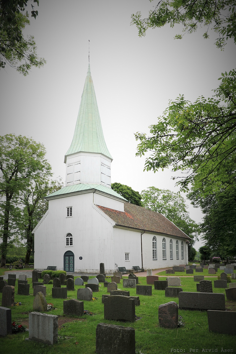 Steinkirke fra middelalderen, oppført ca år 1100.