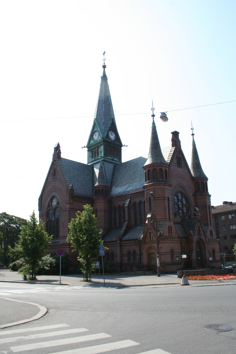 Mur/steinkirke oppført i 1891.