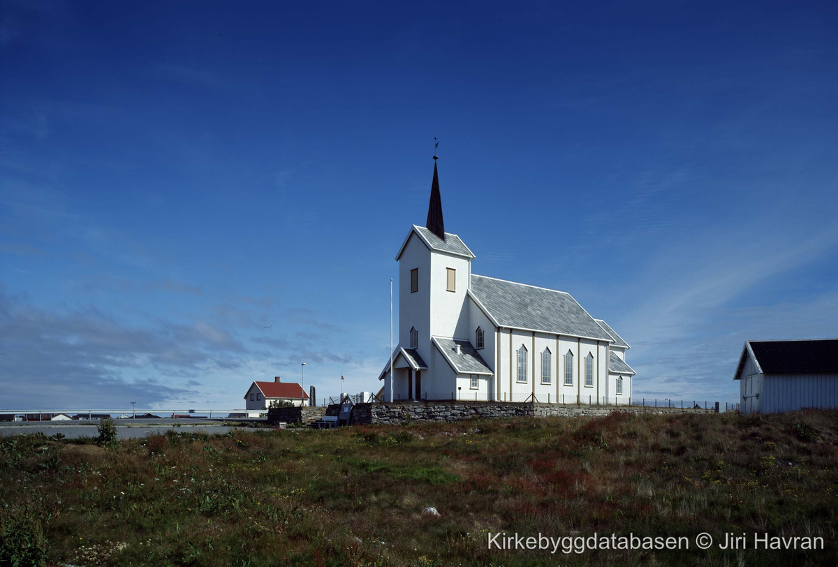 Trekirke oppført i 1900.