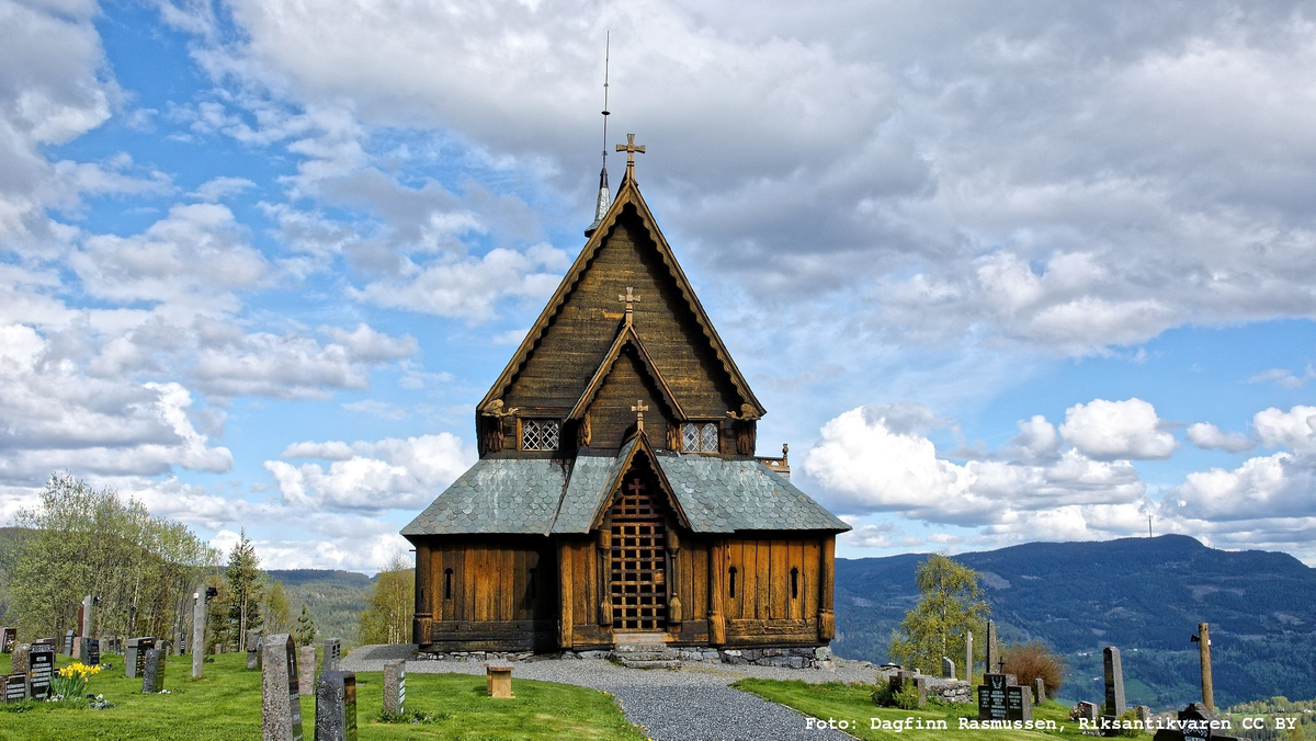Stavkirke, oppført ca år 1300.