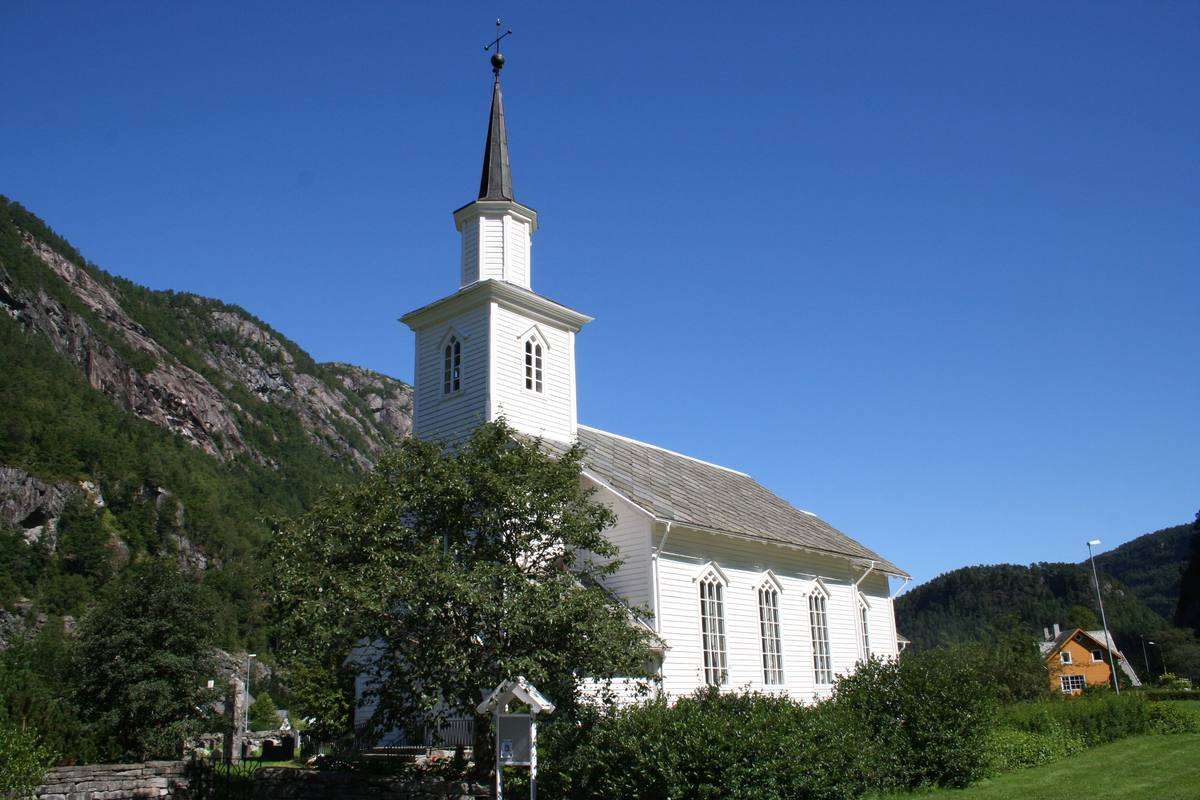 Trekirke oppført i 1883.