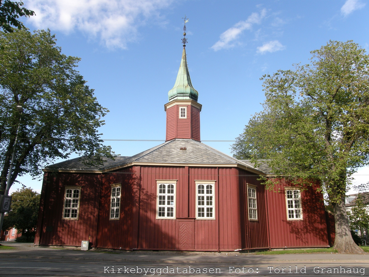 Trekirke oppført i 1706.