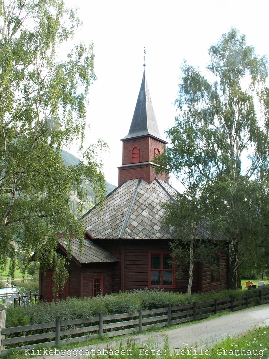Trekirke oppført i 1864.