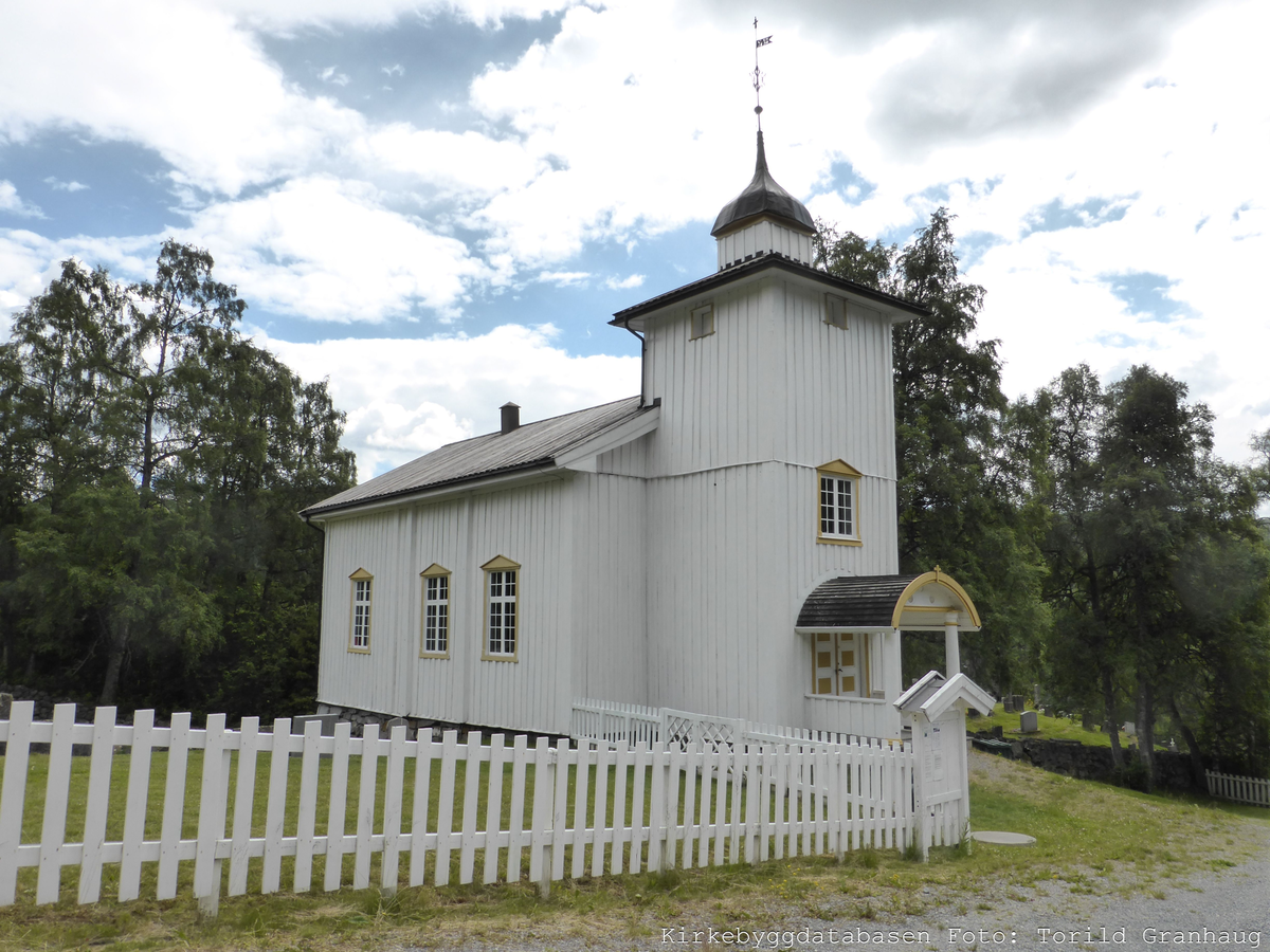 Trekirke oppført i 1847.