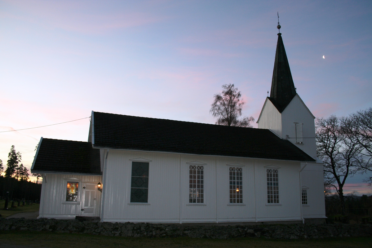 Trekirke oppført i 1874.