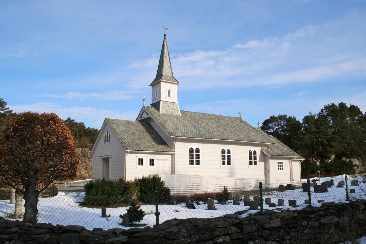 Trekirke oppført i 1912.