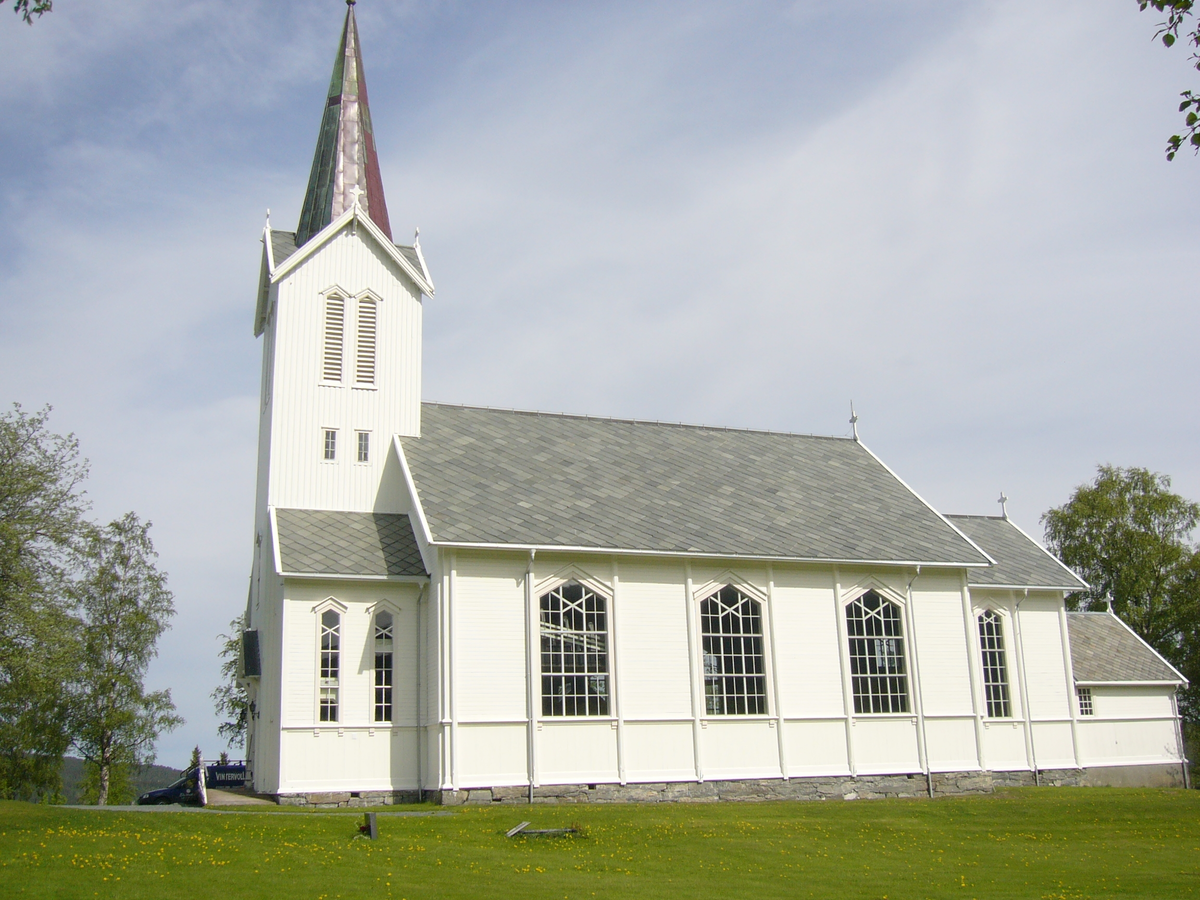 Trekirke oppført i 1904.