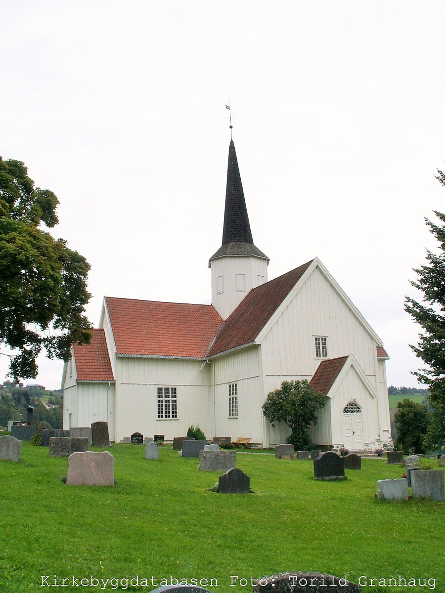 Trekirke oppført i 1790.