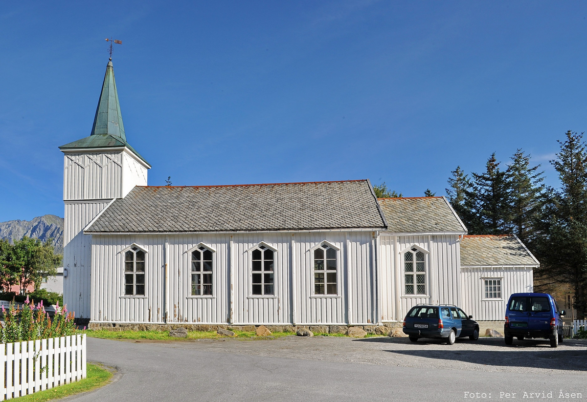 Trekirke oppført i 1891.