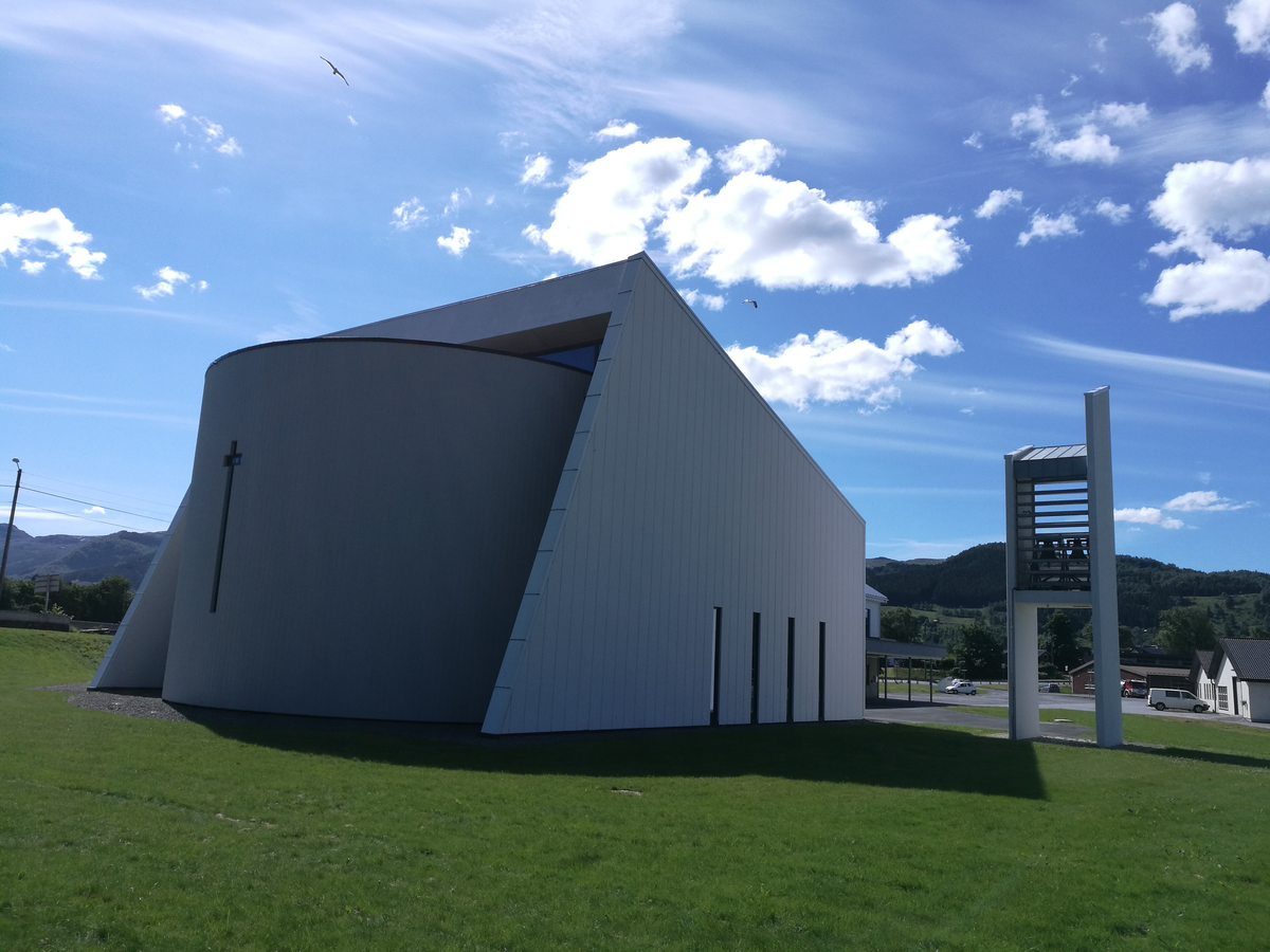 Mur/steinkirke oppført i 2013.