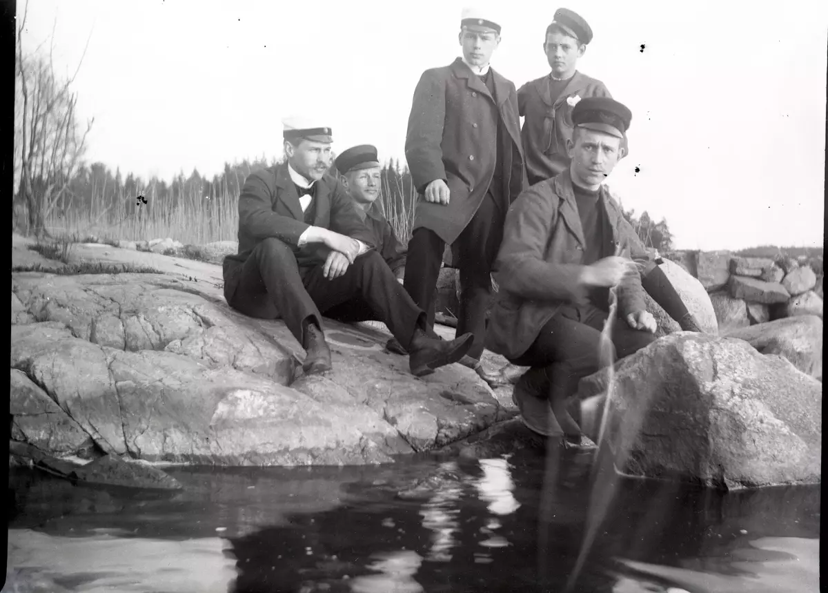 "På Sätra våren 1903."
Fotot troligen taget av Axel Pehrson, sommargäst vid Sjöstugan, Sätra äng, Danderyd. ::
