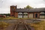 Vändskiva vid lokstallet till Hultsfred järnvägsstation. Bild tagen i samband med en kompletterande stationsmiljöinventering utförd av Richard Edlund.
Arkitekt. Georg A. Nilsson.