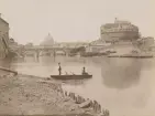 Rom, bron Ponte Sant'Angelo över floden Tibern. Kastell Sant'Angelo och Peterskyrkan.