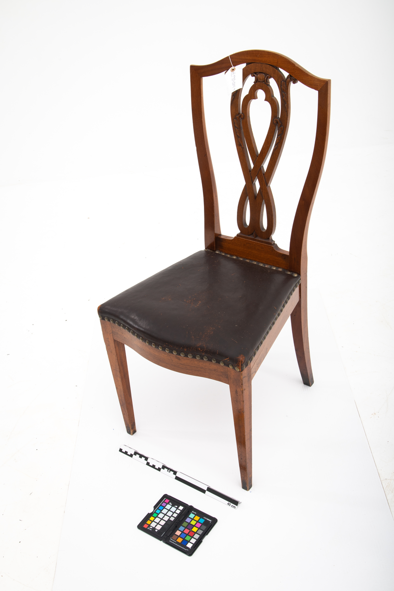 Form: Jugendstil (Art nouveau) Forbena rette. 
