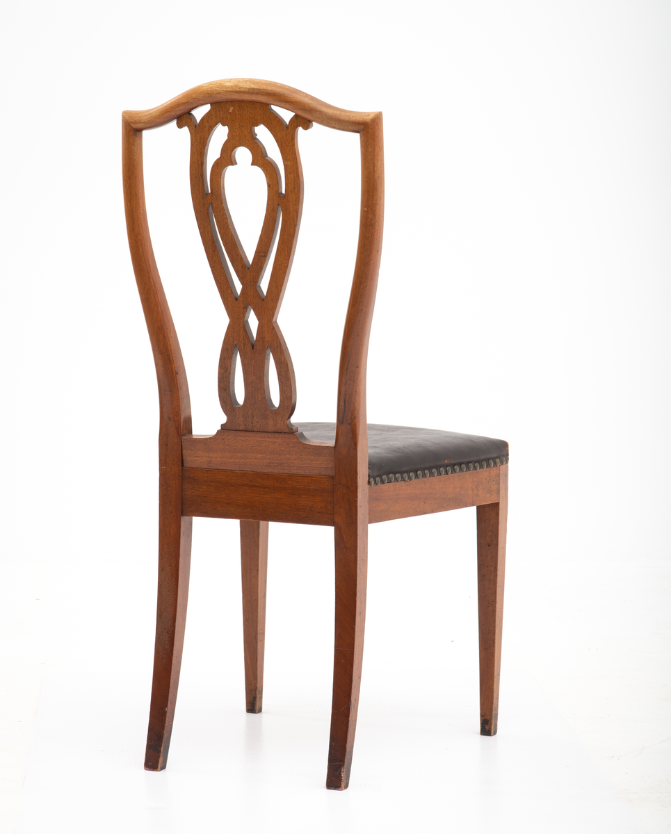 Form: Jugendstil (Art nouveau) Forbena rette. 
