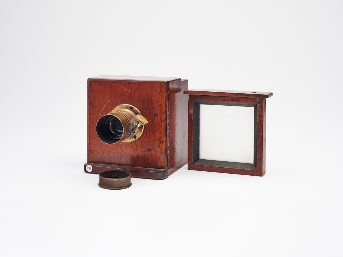 Daguerreotypikamera med objektiv produsert av Mr. Lerebours, Paris.