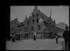 På kuvertet står följande information sammanställd vid museets första genomgång av materialet: Malmö. Hattfabrik. Affärer.