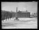 På kuvertet står följande information sammanställd vid museets första genomgång av materialet: Hus,. Obelisk