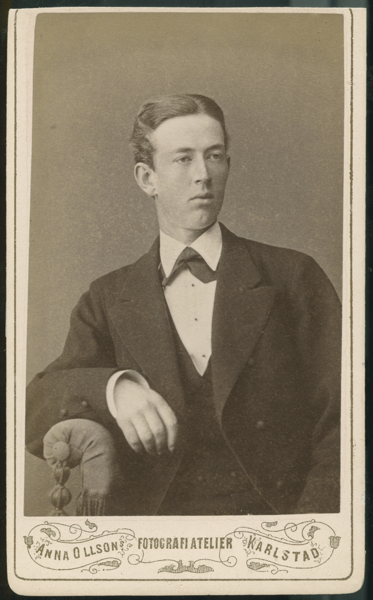 På kuvertet står följande information sammanställd vid museets första genomgång av materialet: Carl Hultgren